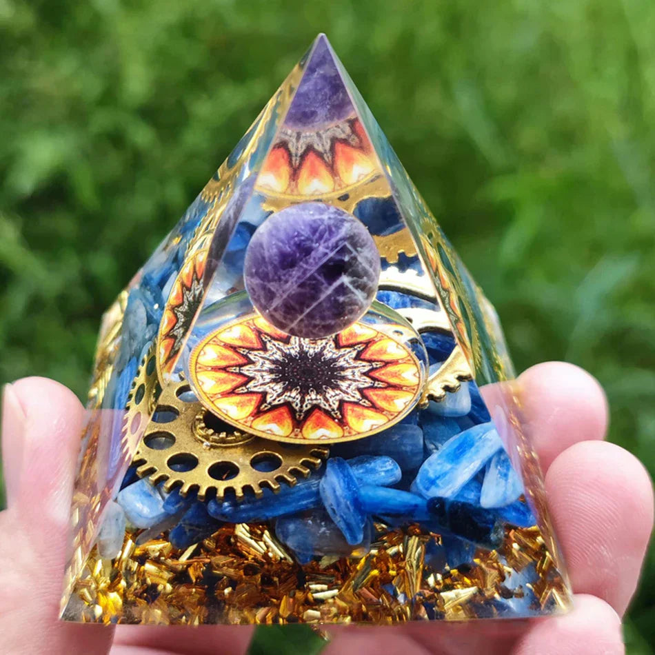 Orgonite-Pyramide mit Amethyst Pendel – Energie, Schutz und Dekoration | Karnz