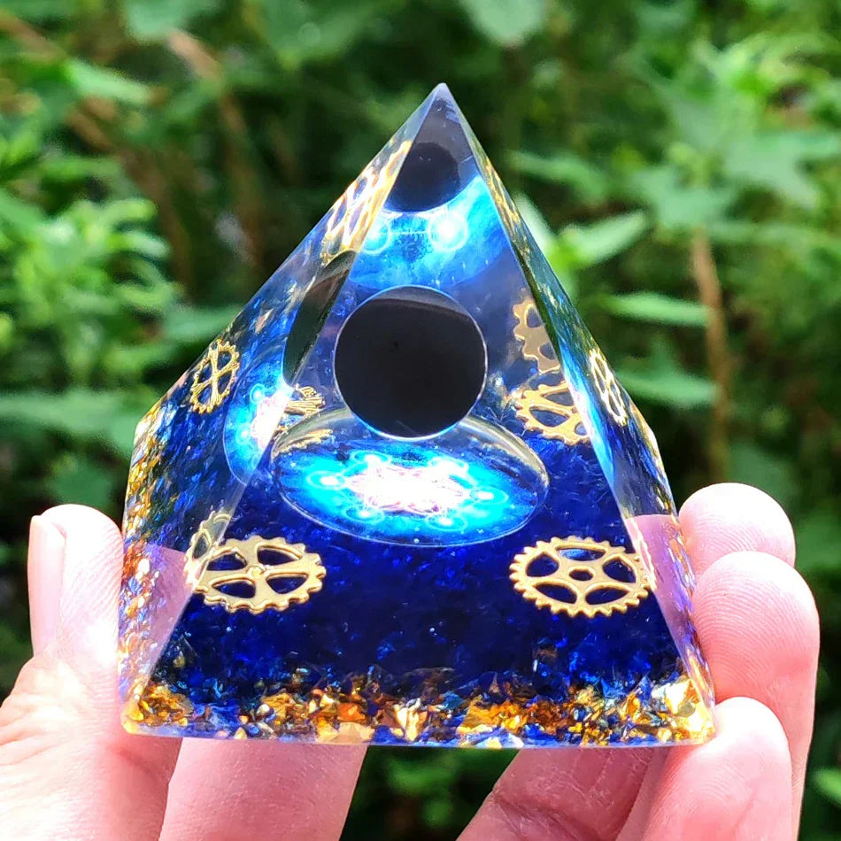 Orgonite-Pyramide mit Amethyst Pendel – Energie, Schutz und Dekoration | Karnz