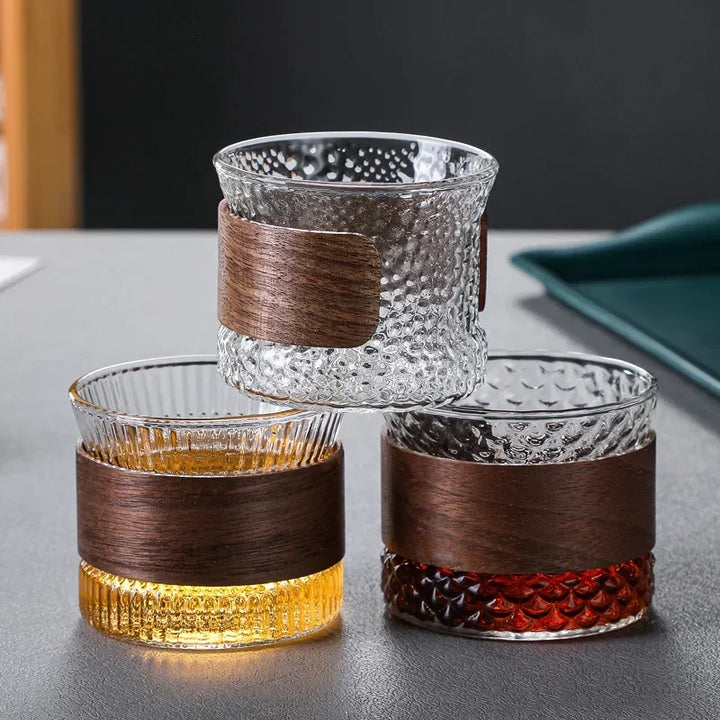 OakFlow Whisky Tumbler – Handgefertigtes Glas mit Holzakzent | Karnz