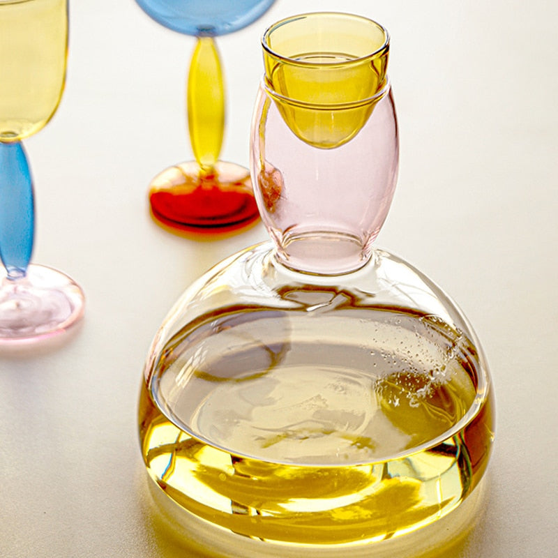 Kelch und Karaffe aus gefärbtem Glas von Phillips