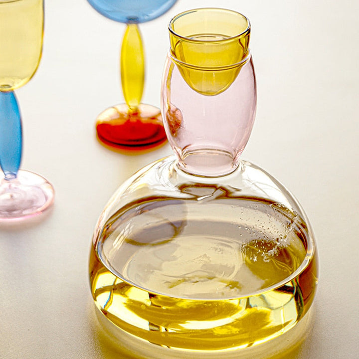 Kelch und Karaffe aus gefärbtem Glas von Phillips