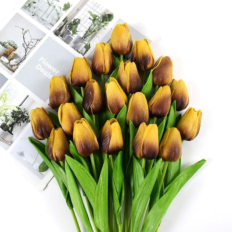 Künstlicher Tulpenstrauß mit realistisch wirkenden Blüten