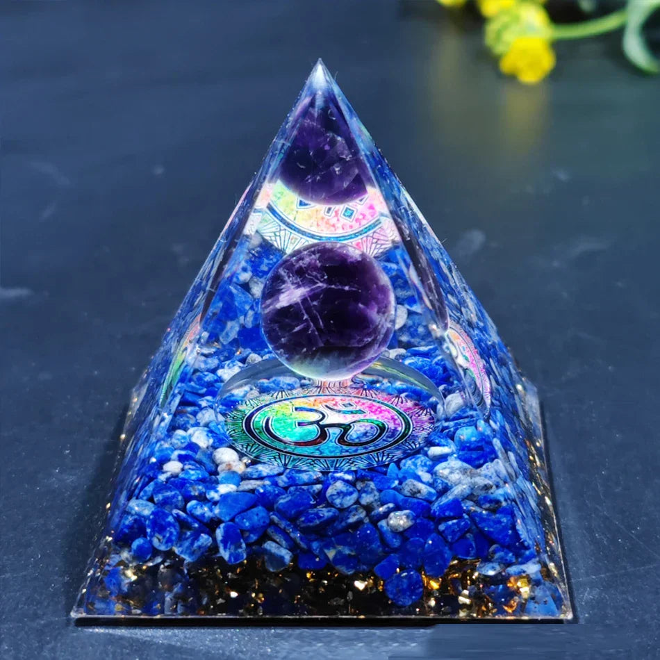 Orgonite-Pyramide mit Amethyst Pendel – Energie, Schutz und Dekoration | Karnz