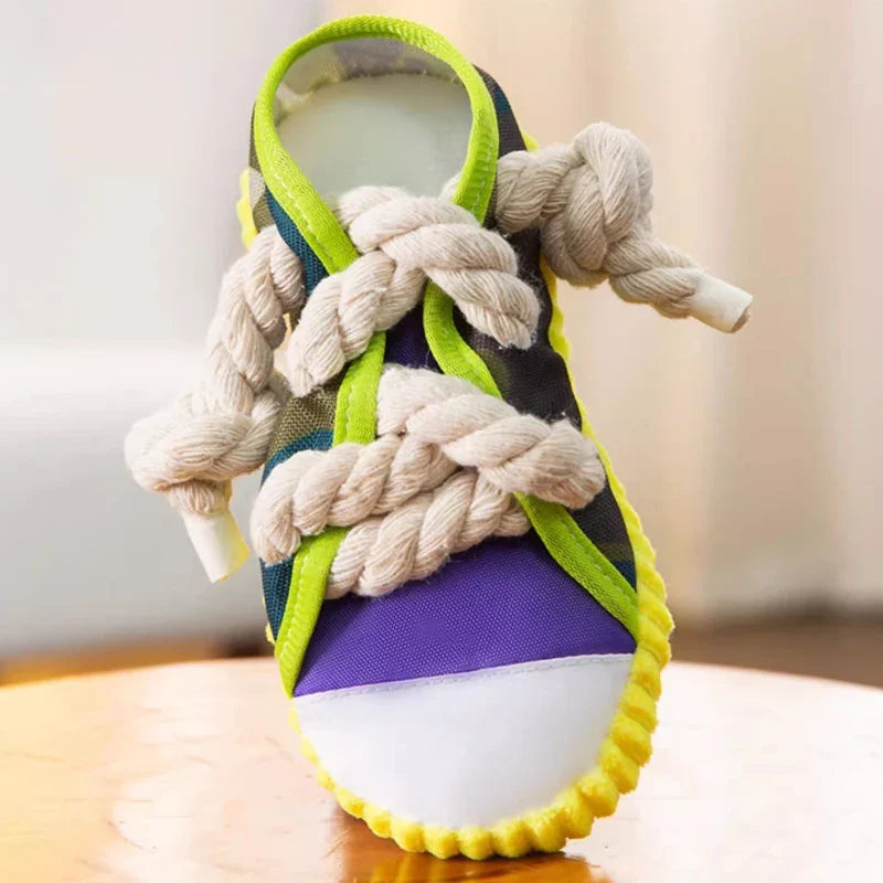 Robustes Hundespielzeug Sneaker mit Seil und Quietscherfunktion Karnz