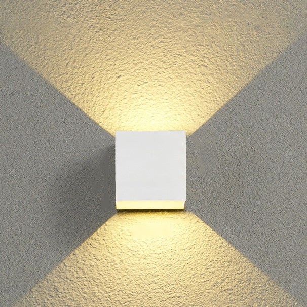 Outdoor Minimalistische Quadratische Würfel Aluminium Wasserdichte LED Wandlampe | Karnz
