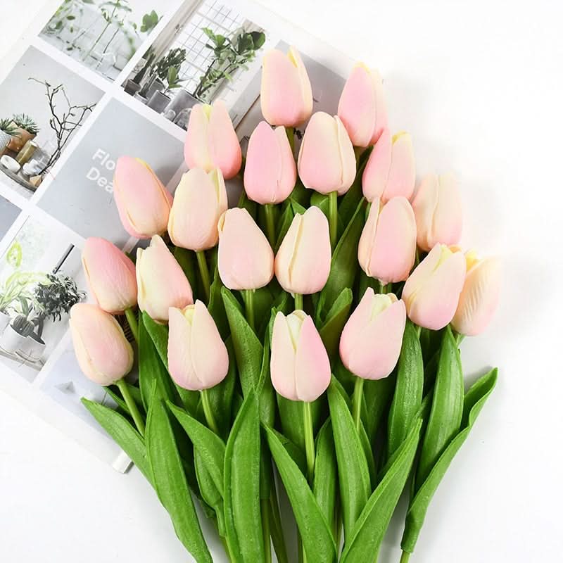 Künstlicher Tulpenstrauß mit realistisch wirkenden Blüten