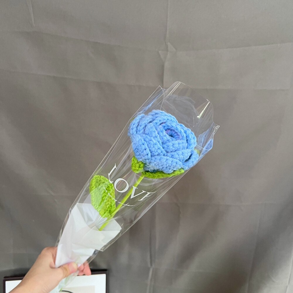 Handgestrickter Rosenstrauß