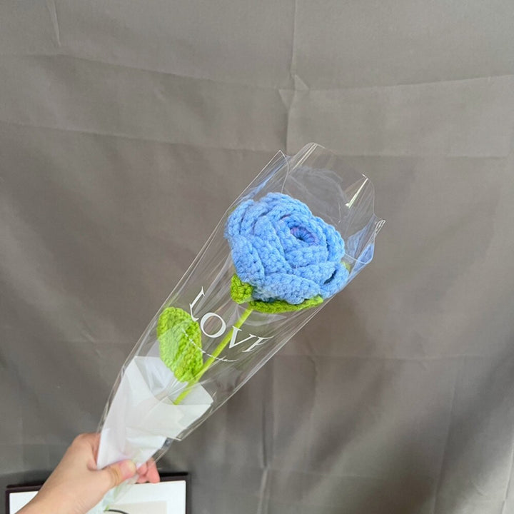 Handgestrickter Rosenstrauß