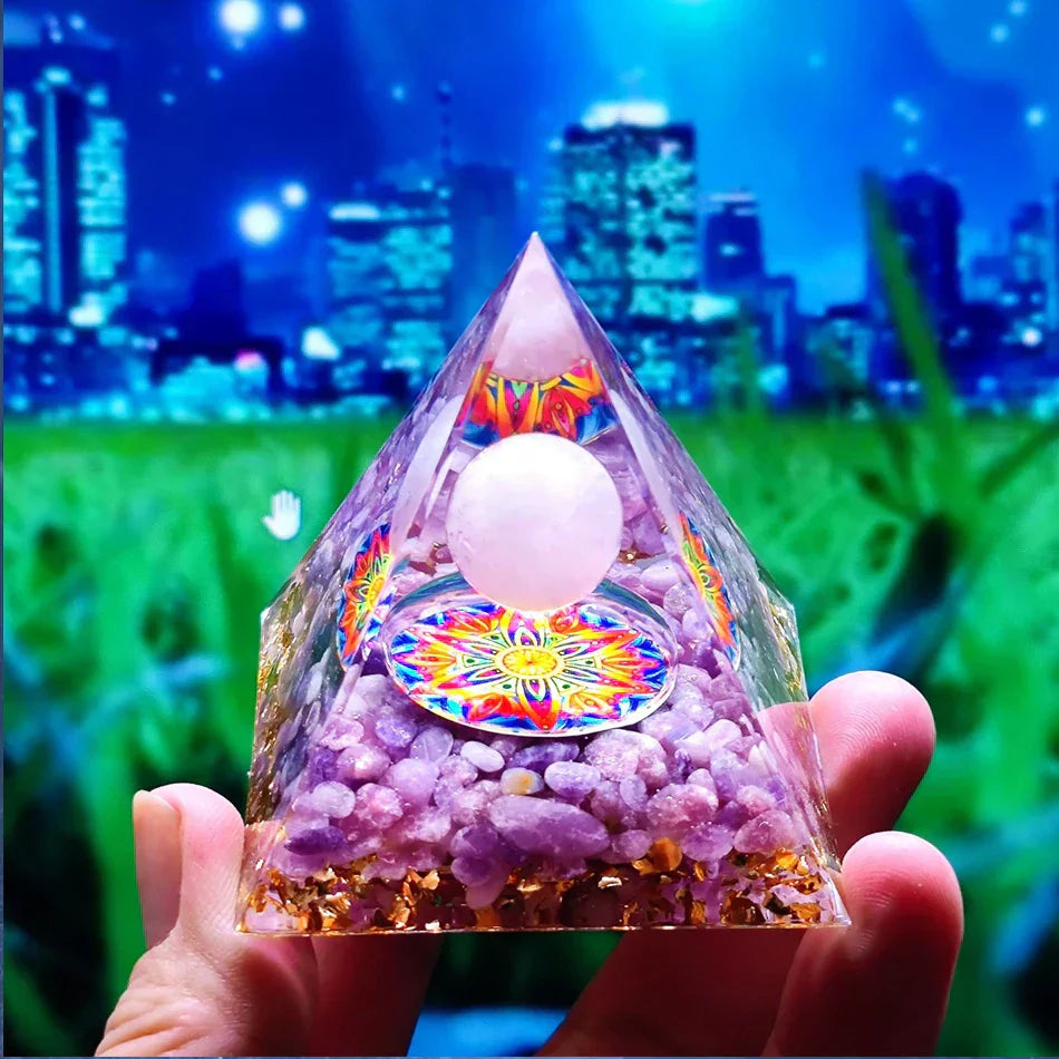 Orgonite-Pyramide mit Amethyst Pendel – Energie, Schutz und Dekoration | Karnz