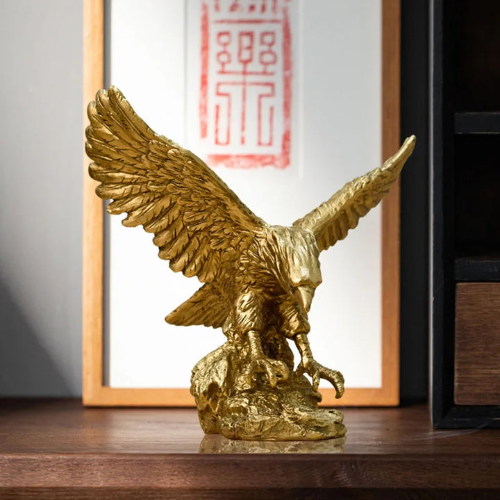 Goldene Adlerstatue aus Kunstharz, Tiermodell-Sammlung, Ornament für Zuhause, Büro, Schreibtisch, Feng Shui-Dekor, Figur, schlicht