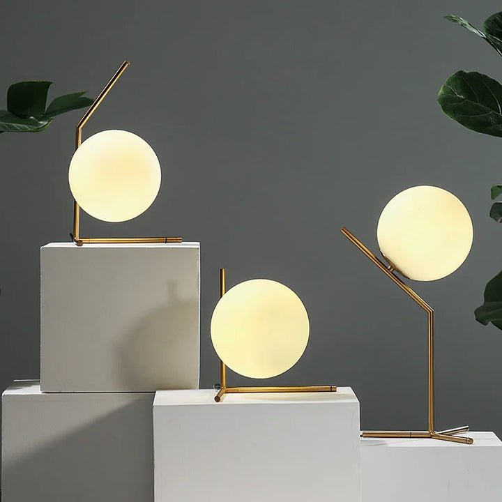 Karnz | Elegante Glaslampe mit subtiler Glut