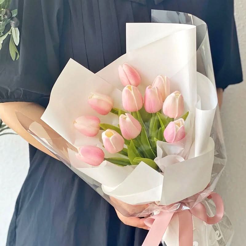 Künstlicher Tulpenstrauß mit realistisch wirkenden Blüten