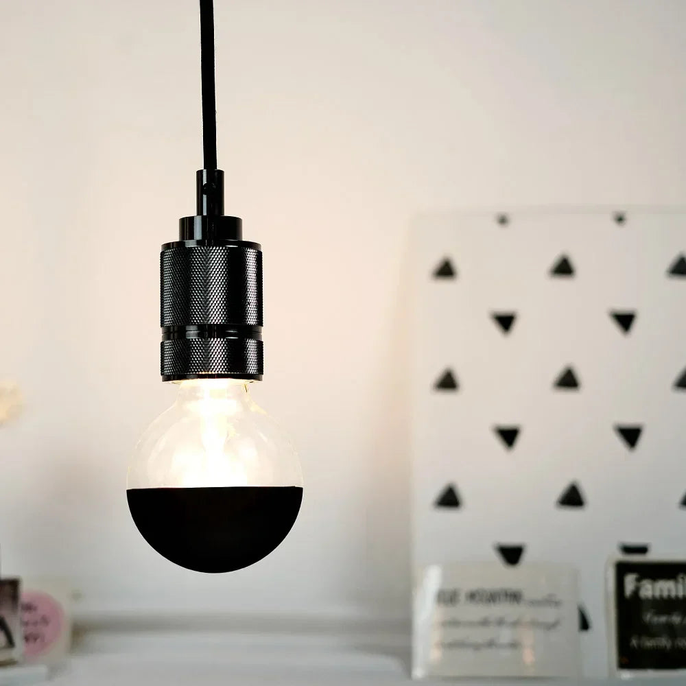 Vintage LED Glühbirne – Retro Tischleuchte mit Holzsockel | Karnz
