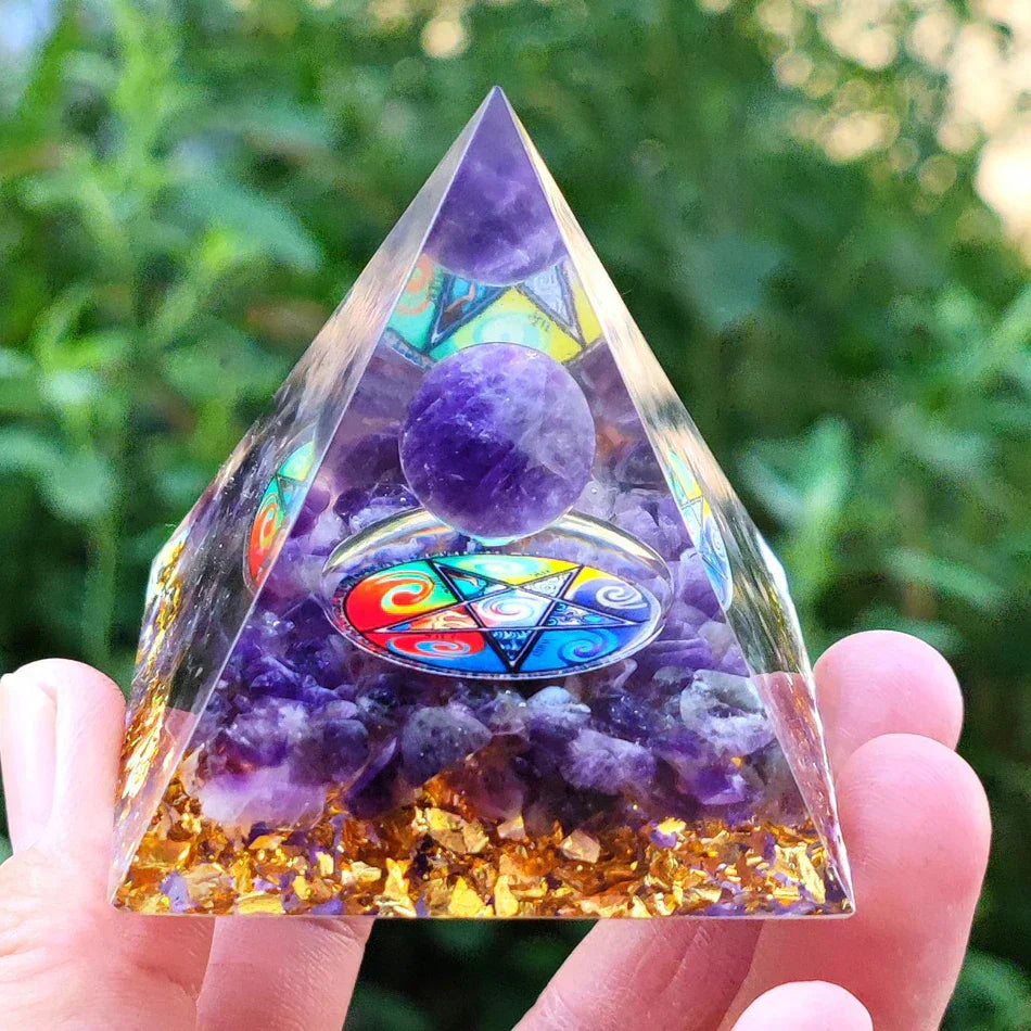 Orgonite-Pyramide mit Amethyst Pendel – Energie, Schutz und Dekoration | Karnz