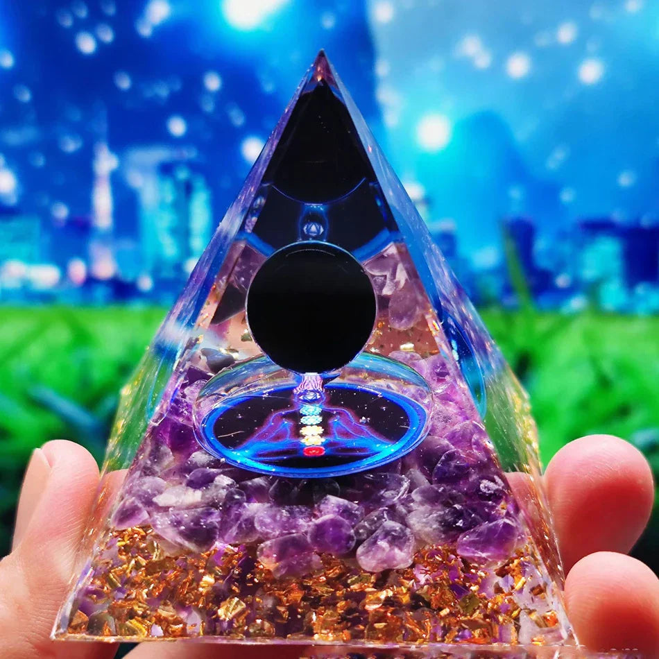 Orgonite-Pyramide mit Amethyst Pendel – Energie, Schutz und Dekoration | Karnz
