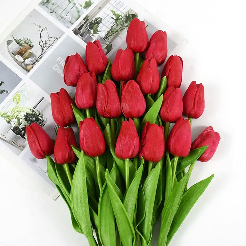 Künstlicher Tulpenstrauß mit realistisch wirkenden Blüten