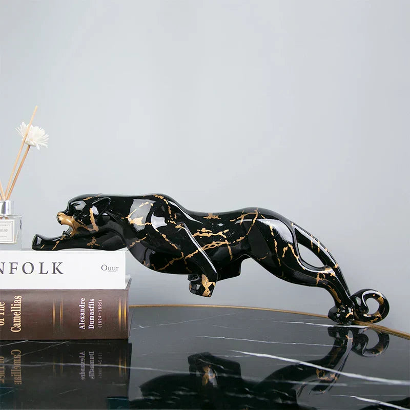 Eleganter Jaguar Steinbildhauer