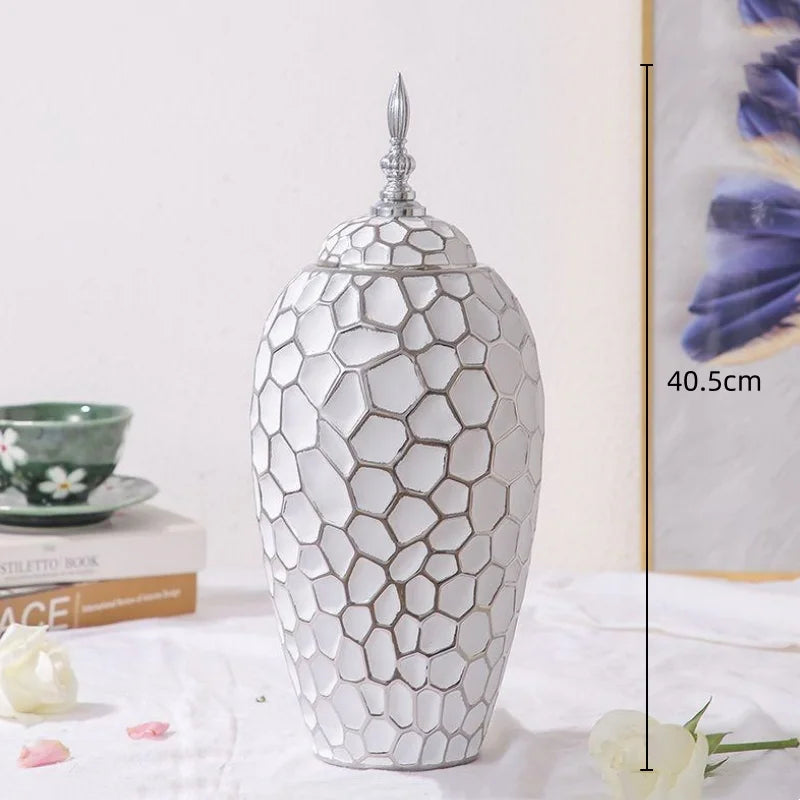 Karnz | Elegante Keramikvase mit goldenen Akzenten