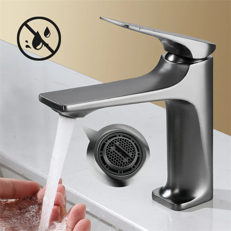 Karnz | Eleganter Badezimmer Wasserhahn - mit Einhebel für zeitlosen Komfort