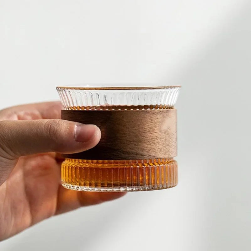 OakFlow Whisky Tumbler – Handgefertigtes Glas mit Holzakzent | Karnz