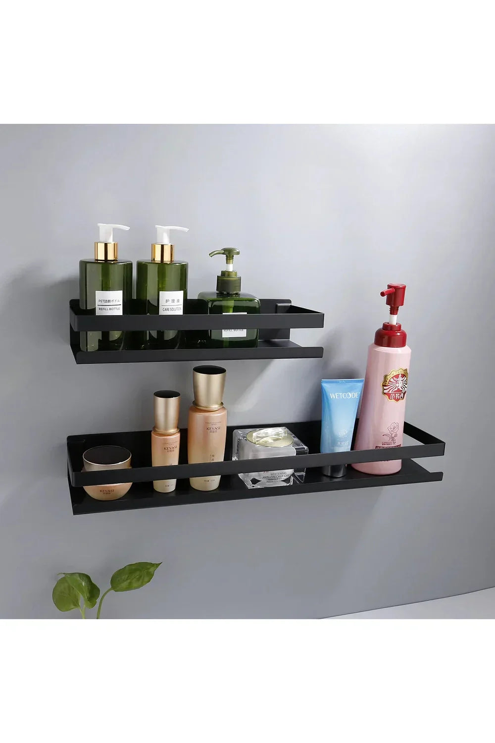 Moderne schwarze Wandregale