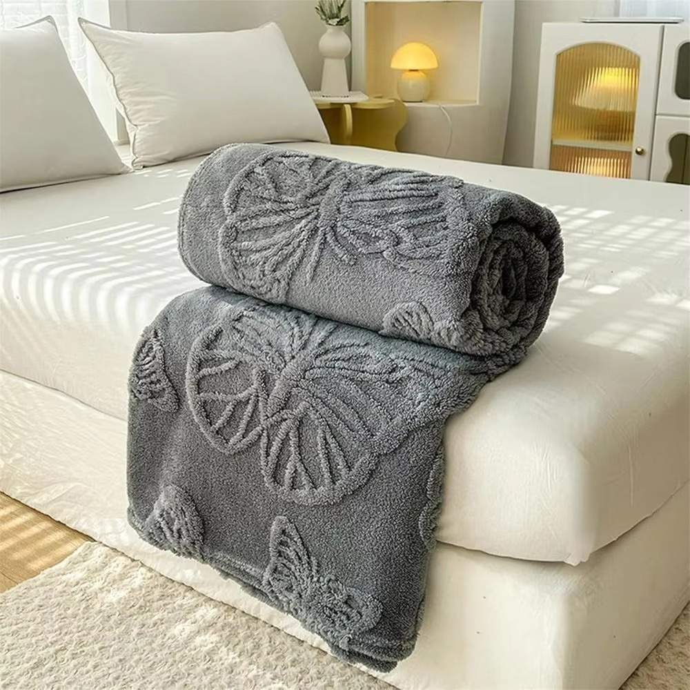 Doppelseitige Kühldecke mit atmungsaktivem Kühleffekt und 3D Schmetterling-Jacquard-Design | Karnz