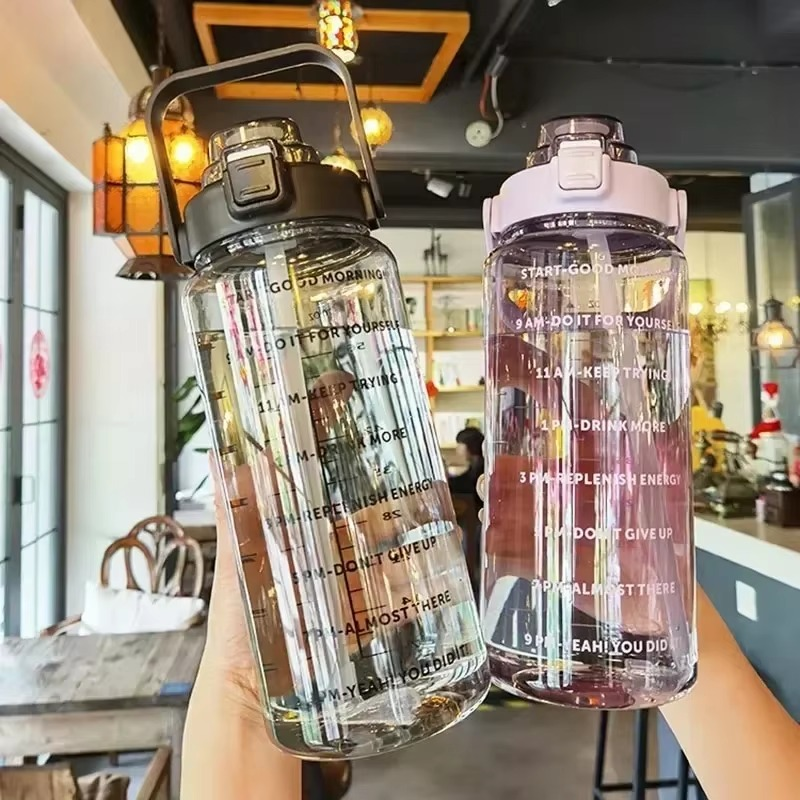 Große 2-Liter-Sportwasserflasche mit Strohhalm und Zeitanzeige für Fitnessstudio und Outdoor-Fitness