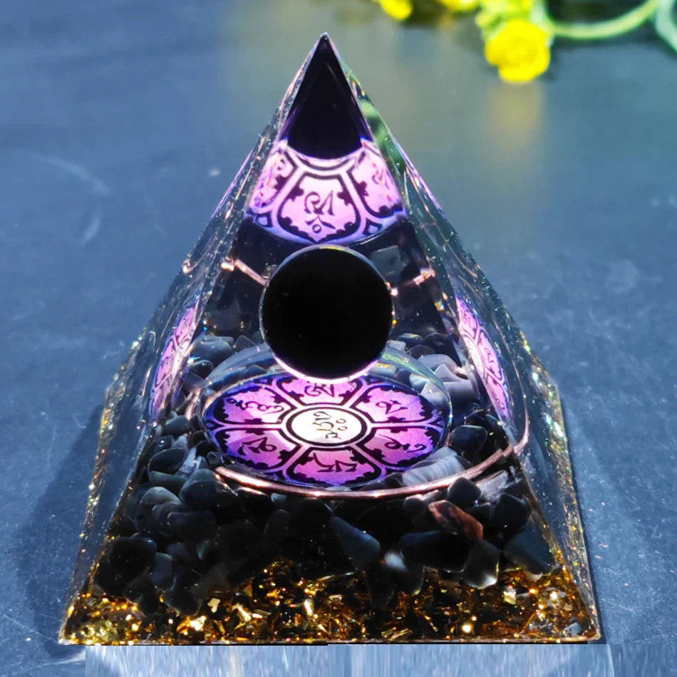 Orgonite-Pyramide mit Amethyst Pendel – Energie, Schutz und Dekoration | Karnz