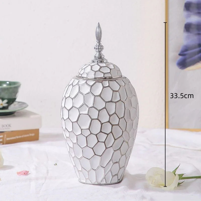 Karnz | Elegante Keramikvase mit goldenen Akzenten