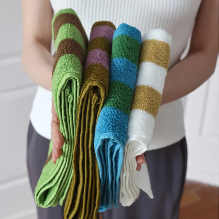 RetroStripe Luxe Baumwollhandtuch – Gestreiftes Baumwoll-Handtuch in Hotelqualität | Karnz