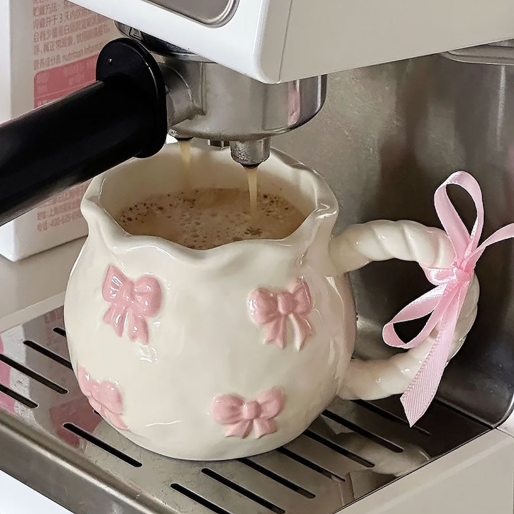 Bandverzierter Keramiksbecher – Handgefertigte Eleganz für Kaffee- und Teeliebhaber