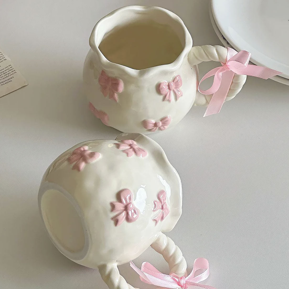 Bandverzierter Keramiksbecher – Handgefertigte Eleganz für Kaffee- und Teeliebhaber