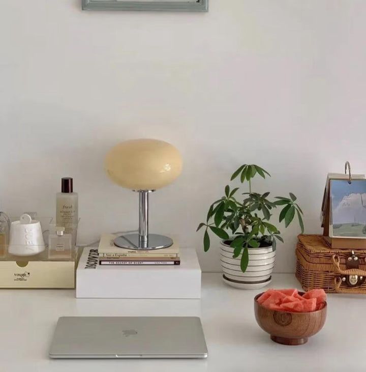 SérénitéMagique - Elegante beige Tischlampe für Ambientebeleuchtung Karnz