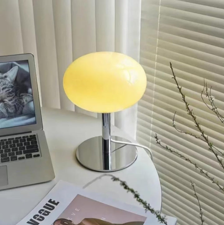 SérénitéMagique - Elegante beige Tischlampe für Ambientebeleuchtung Karnz