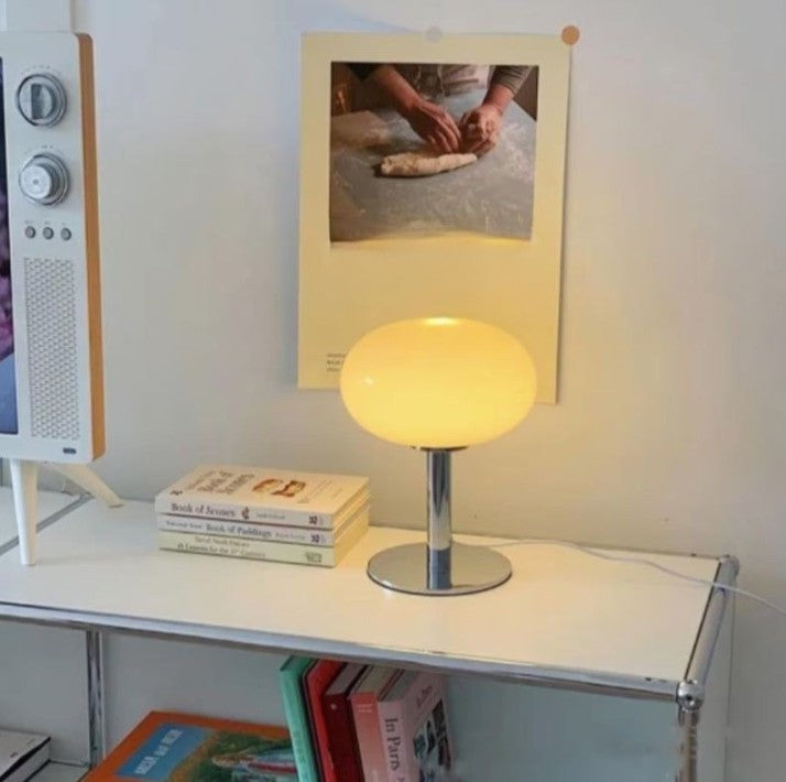 SérénitéMagique - Elegante beige Tischlampe für Ambientebeleuchtung Karnz