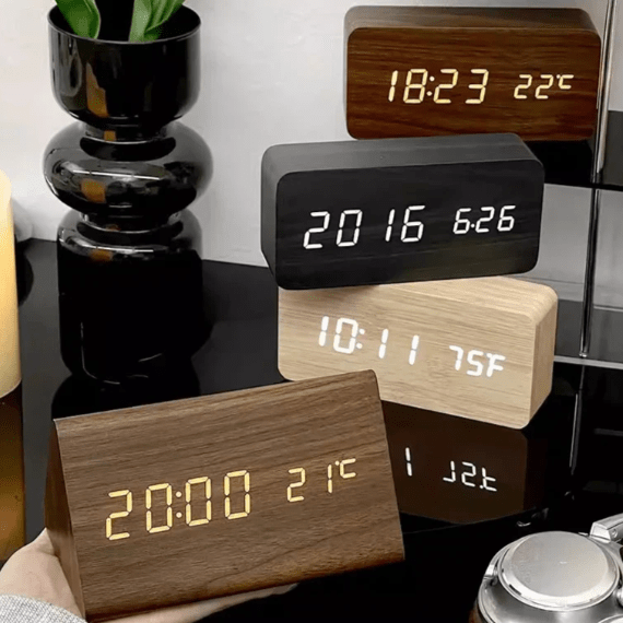 Sprachgesteuertes LED Holz Uhr | Karnz