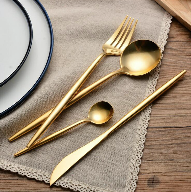 Arya Gold Besteckset – Elegante Schlichtheit in Gold | Karnz