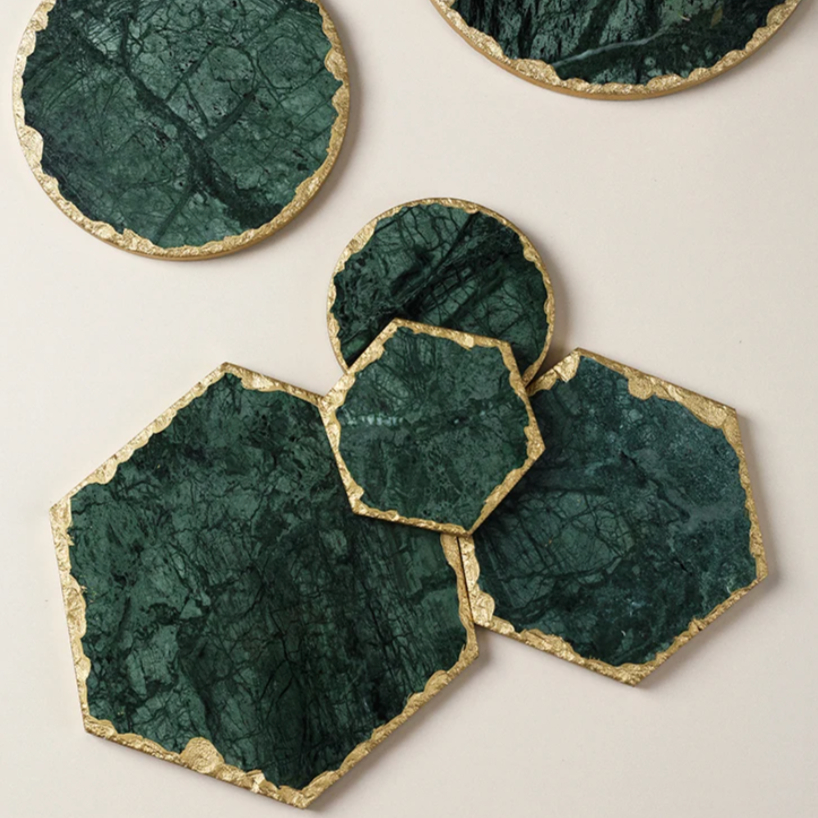 Grüne Marmorplatten Karnz