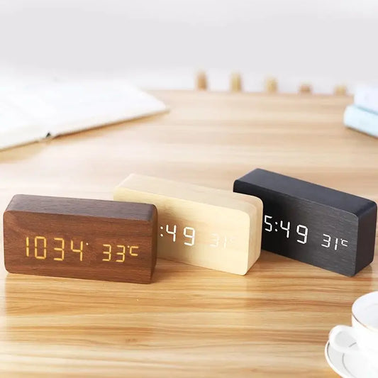 Sandsberg | WoodTime Digitaluhr | Holz-LED-Anzeige mit Temperatur | Mehrere Farben