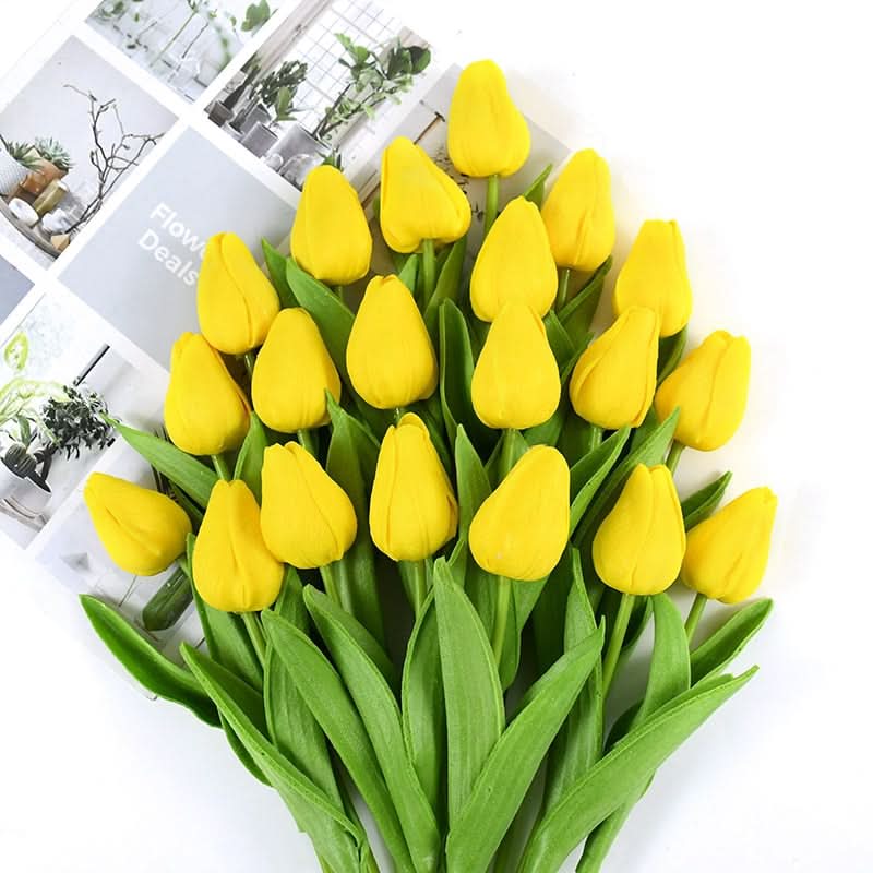 Künstlicher Tulpenstrauß mit realistisch wirkenden Blüten