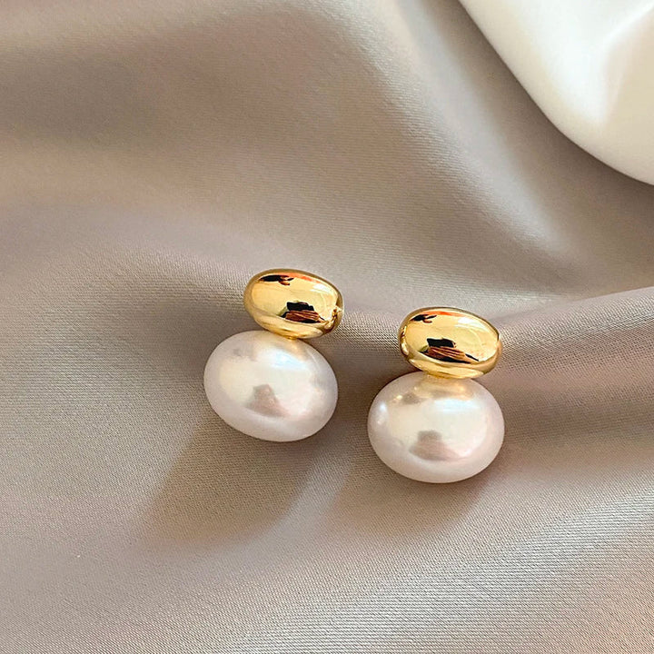 Karnz | Klassische mit Gold akzentuierte Perlen-Ohrstecker