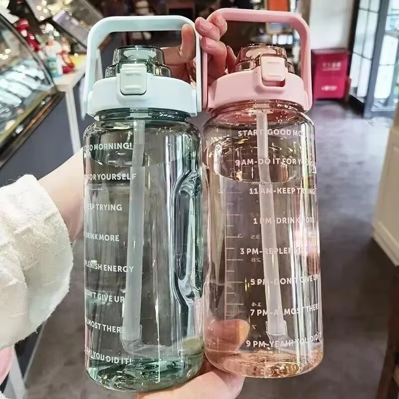 Große 2-Liter-Sportwasserflasche mit Strohhalm und Zeitanzeige für Fitnessstudio und Outdoor-Fitness