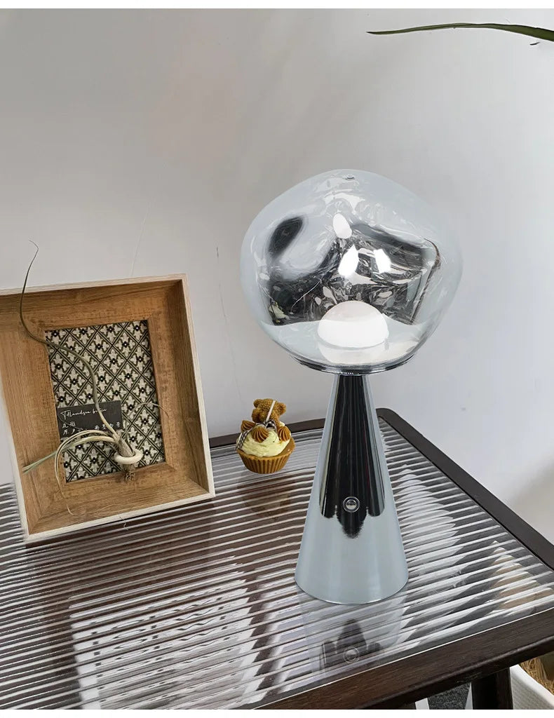 Moderne Mini-Tischlampe im Lava-Design mit LED-Licht - Dekorative Lampe für Wohnzimmer, Schlafzimmer & Büro | Karnz