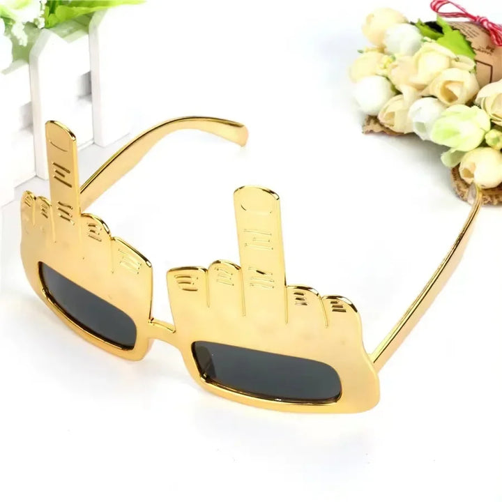 Bold Gold Mittel Finger Party Sonnenbrille | Karnz