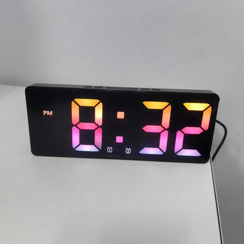 Sandsberg LED Wecker mit Sprachsteuerung | Stiller Nachtmodus | Modernes Design