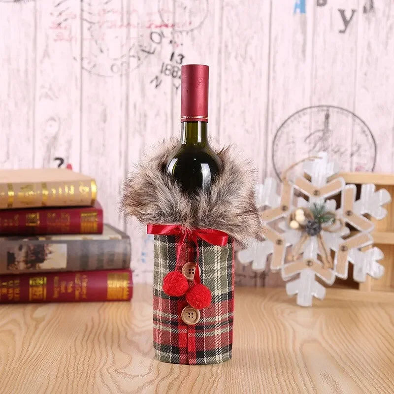 Weihnachtliche Flaschenhülle mit Fellkragen – Festliche Hülle für Weinflaschen, Wichtel-Deko für Weihnachten, Perfekt als Geschenkverpackung | Karnz