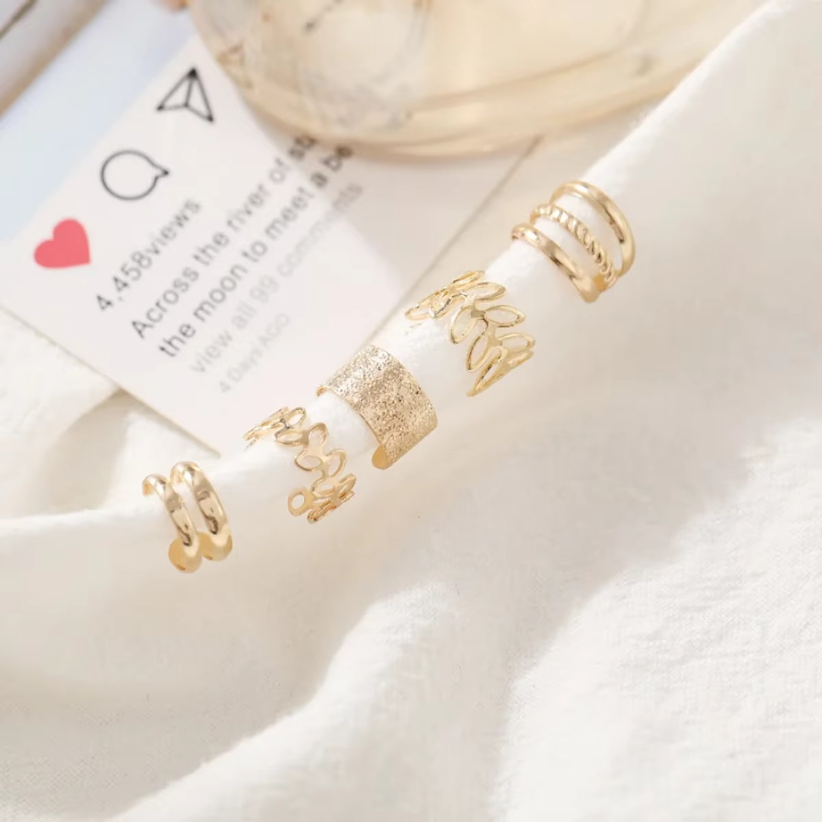 Elegantes Clip-Ohrclip-Set mit Goldblatt-Verzierung für Damen