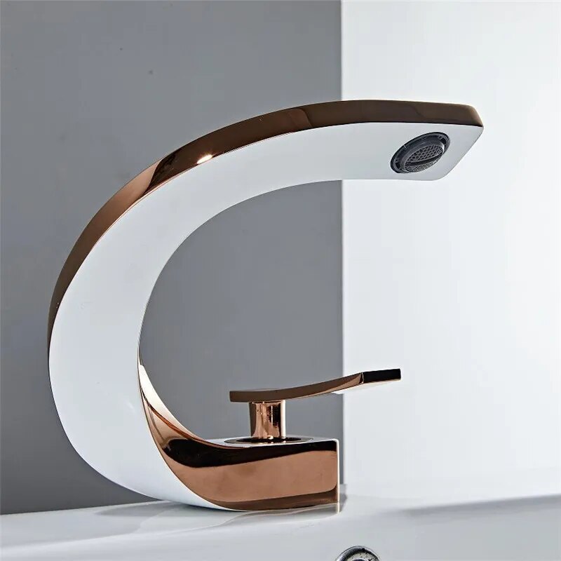 Nordic Arch Künstlerischer Deckmontierter Wasserhahn