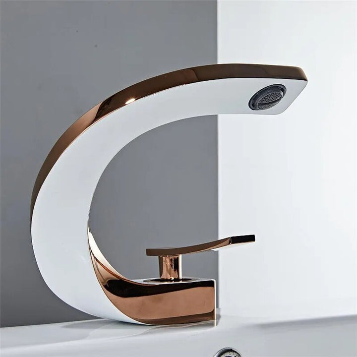 Nordic Arch Künstlerischer Deckmontierter Wasserhahn