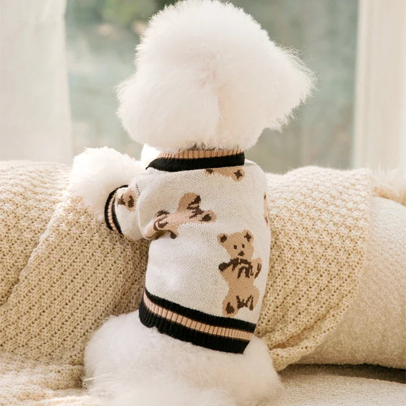 Hundekardigan aus gestricktem, warmem und gestreiftem Karnz